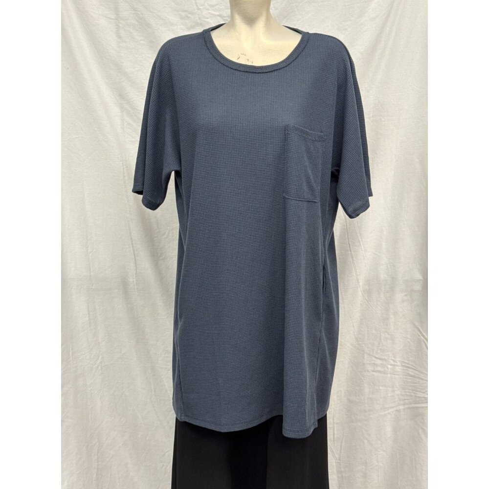New In Womens Blue Short Sleeve T-Shirt Size M Pullover with Side Pockets Casual